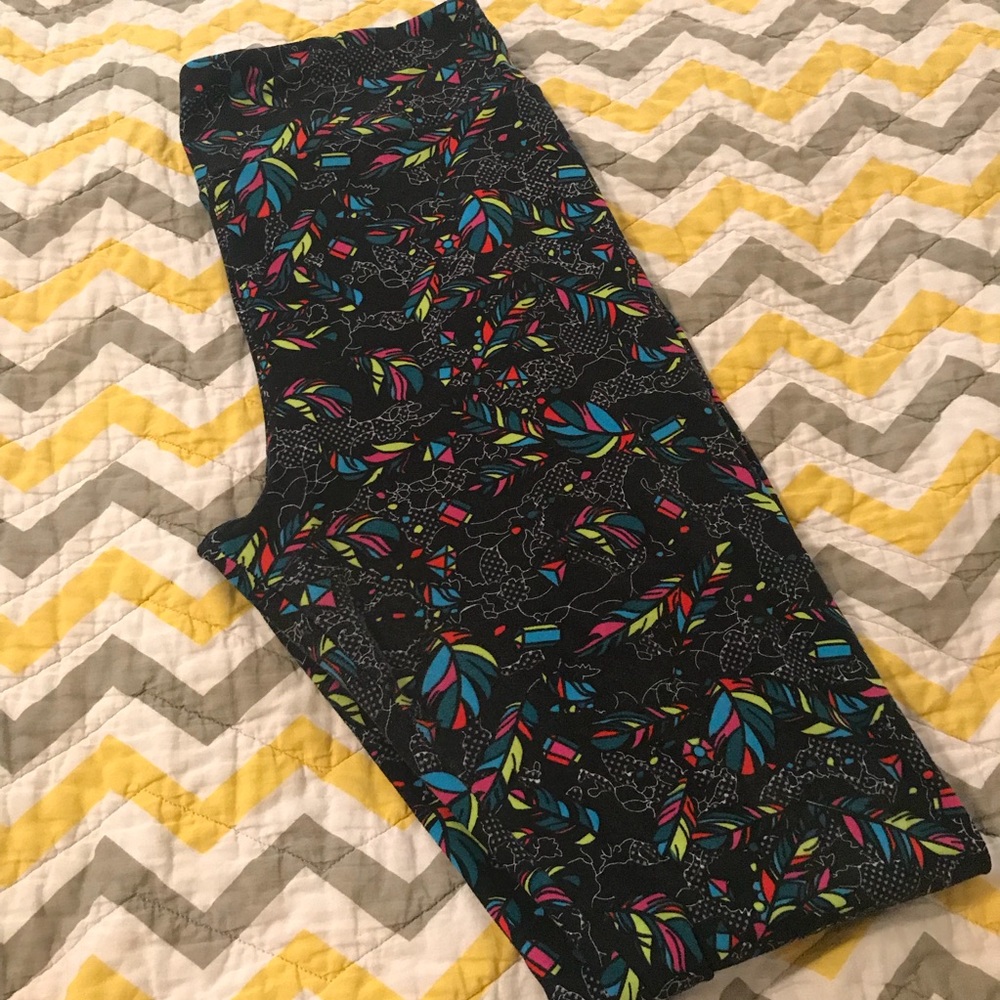 Luluroe black leggings with neon feather print
